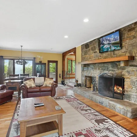 Villa Ridgeline Views